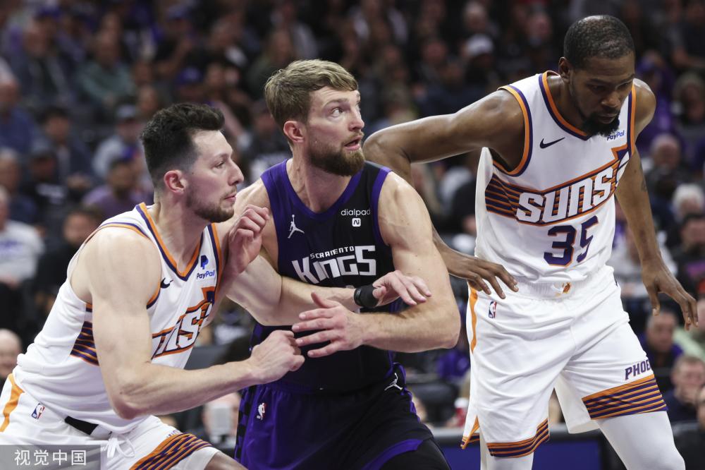 显示出他在 显示出他在